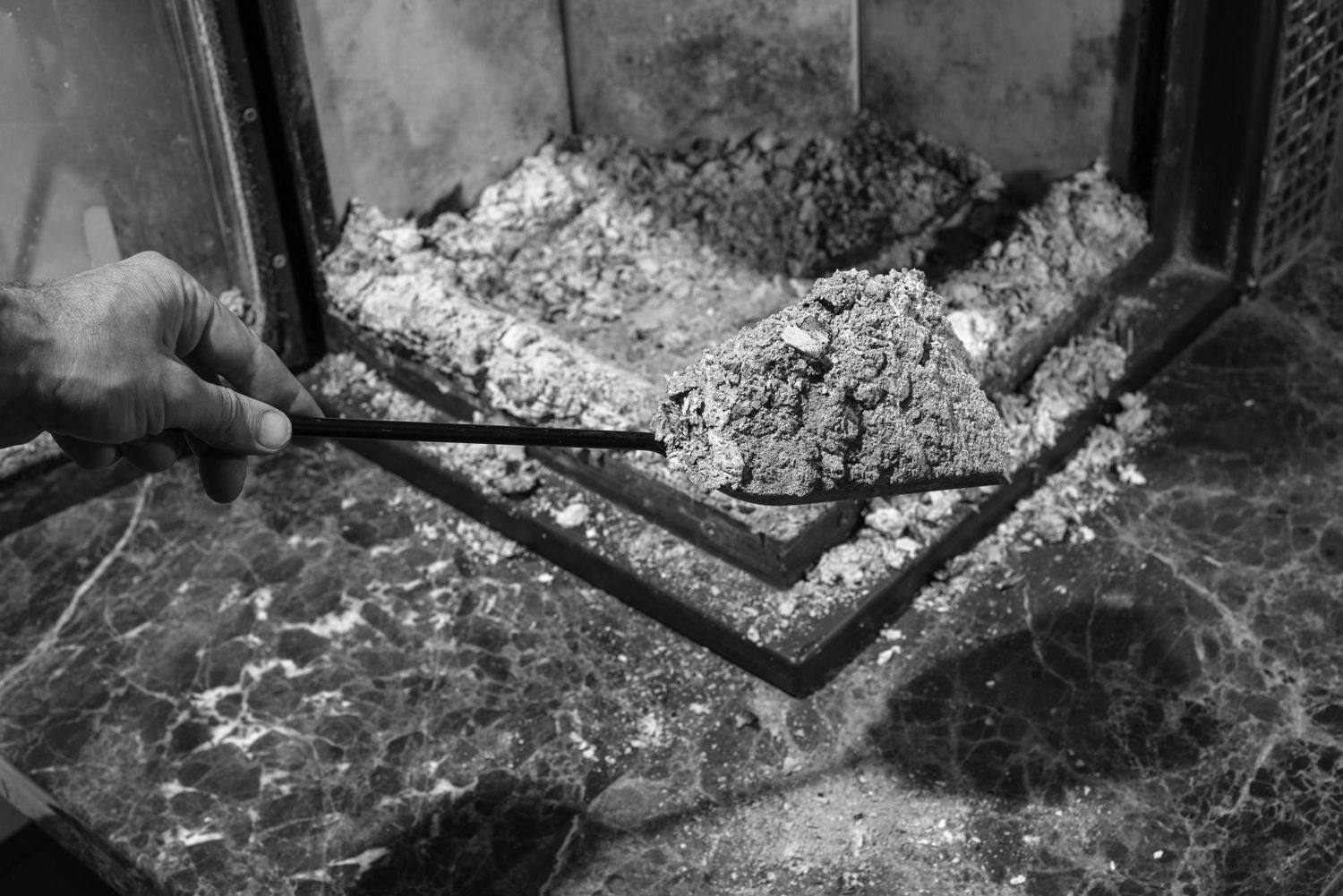 Fireplace ashes removal